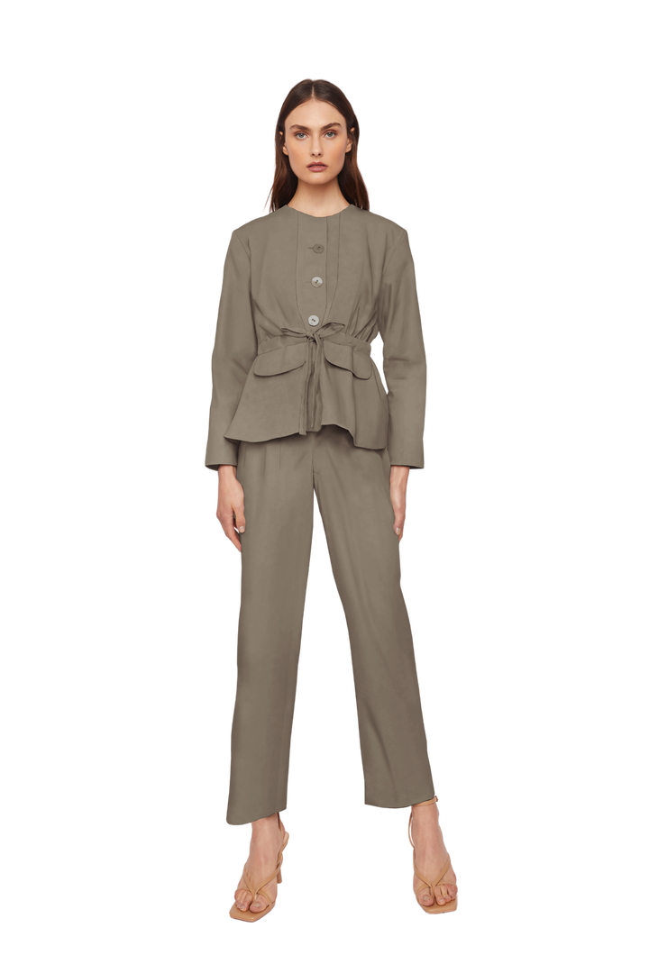 Collarless Jacket with Flap Pockets and Drawstring Waist in Stratton Khaki Solid Organic Cotton Twill - STEF MOUCHIE